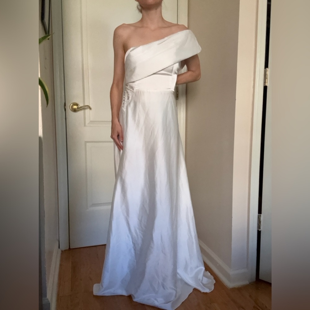 One-Shoulder White Satin Wedding Gown — Size XL Excellent Condition